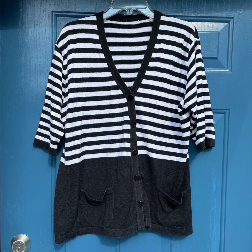 Womens Short-sleeve, button up, v-neck sweater top